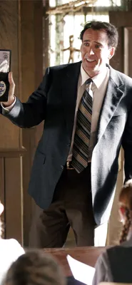 Увидеть Николаса Кейджа в роли Дракулы в сериале «Ренфилд», действие которого происходит в Новом Орлеане: фото