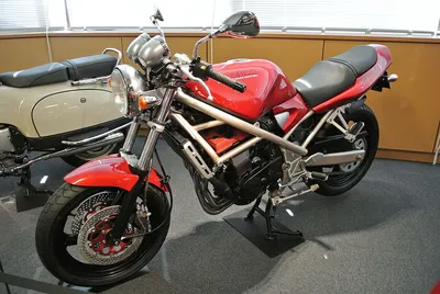 Обои для Windows с мотоциклом Suzuki Bandit 400: Оригинальность на вашем рабочем столе