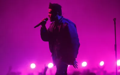 Скачать обои The Weeknd, Abel Makkonen Tesfaye, concert, purple light,  Canadian singer для монитора с разрешением 2880x1800. Картинки на рабочий  стол