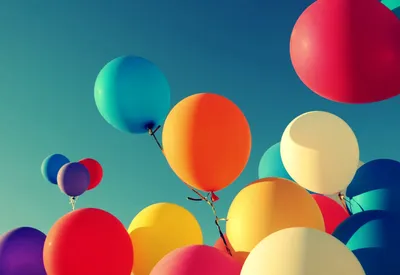 Воздушные шарики: яркие обои для iPhone 